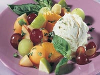 Photo de la Recette: Salade de Fruits au Basilic et au Gingembre