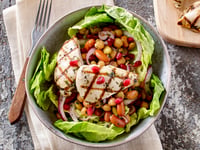 Photo de la Recette: Salade de Légumineuses et Grenade au Poulet Grillé