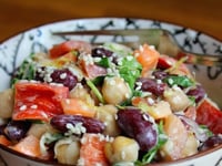 Photo de la Recette: Salade de Légumineuses et Légumes Croquants au Tahini et au Citron