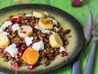 Photo de la Recette: Salade de Lentilles, Quenelles, Grenade et Feta