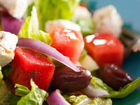 Photo de la Recette: Salade de Melon d’eau, Fines Herbes, Citron et Fromage Émietté