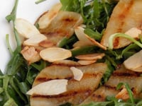 Photo de la Recette: Salade de Roquette aux Poires et Amandes Grillées