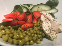Photo de la Recette: Salade Santé au Poulet et Fraises