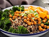 Photo de la Recette: Salade Végétarienne de Quinoa, Patate Douce, Pois Chiches et kale