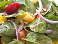 Photo de la Recette: Salades D'épinards, de Baies et de Mangue