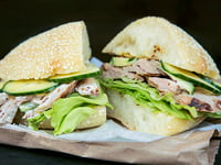 Photo de la Recette: SANDWICH AU FILET DE PORC DE LA VEILLE