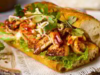Photo de la Recette: Sandwich au Poulet Barbecue Coréen avec kimchi et Mayo Épicée