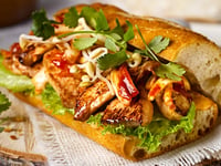 Photo de la Recette: Sandwich au Poulet Barbecue Coréen avec kimchi et Mayo Épicée