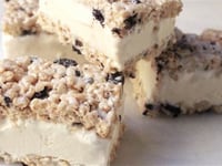 Photo de la Recette: Sandwich de Crème Glacée de Pâtes à Biscuits et Rice Krispies