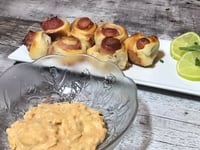 Photo de la Recette: Saucisses Roulées dans le Bacon et Pâte à Pizza