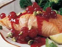 Photo de la Recette: Saumon et sa Sauce aux Canneberges et Pistaches