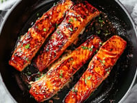Photo de la Recette: Saumon Mariné dans une Sauce Piquante et au Beurre Bruni