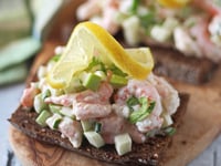 Photo de la Recette: Smørrebrød aux Crevettes et à la Pomme Verte