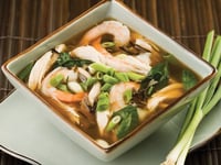 Photo de la Recette: SOUPE ASIATIQUE AU POULET ET CREVETTES