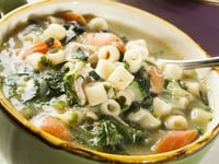 Photo de la Recette: SOUPE AU POULET AVEC HARICOTS BLANCS ET CHOU FRISÉ