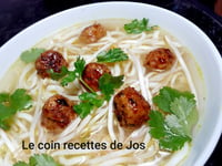 Photo de la Recette: SOUPE-REPAS AUX BOULETTES DE QUINOA ET PORC