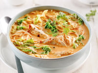 Photo de la Recette: Soupe Thaïe au Poulet et Cari Rouge