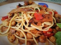 Photo de la Recette: Spaghettis avec des Champignons et des Pois Chiches Caramélisés