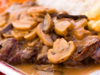 Photo de la Recette: Steak aux Champignons et Sauce au Vin