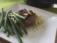 Photo de la Recette: Steak Roulé Farci et Fèves Vertes
