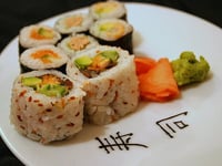 Photo de la Recette: Sushi Maki Inversé (California roll) Saumon-Avocat