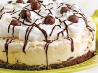 Photo de la Recette: Tarte à la Crème Glacée et Boules de Chocolat au Lait Malté