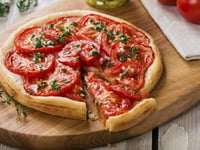 Photo de la Recette: TARTE À LA MOUTARDE AUX TOMATES