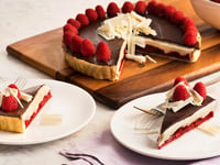 Photo de la Recette: Tarte aux Framboises et aux Chocolats Blanc et Noir