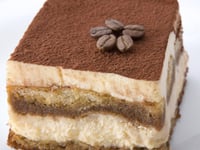 Photo de la Recette: Tiramisu Façon Forêt Noire en Coque Chocolatée