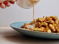 Photo de la Recette: TOFU MAGIQUE (ET SA SAUCE PRESQUE MAGIQUE) SELON LOOUNIE