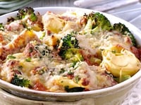 Photo de la Recette: TORTELLINIS BOLOGNAISE AU FOUR AVEC BROCOLI ET PARMESAN