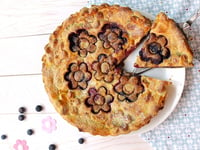 Photo de la Recette: Tourte Fleur aux Fruits Rouges et Crème D'amandes