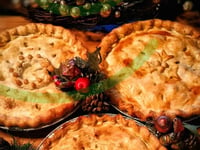 Photo de la Recette: Tourtière: Meilleurs Souhaits du Québec…