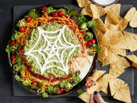 Photo de la Recette: Trempette Étagée à Saveur de Tacos pour L’Halloween