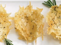 Photo de la Recette: Tuiles de Dentelle au Fromage Parmesan et au Romarin