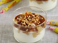 Photo de la Recette: VERRINE AUX POIRES ET AU YAOURT À LA GRECQUE , SAUCE AUX CARAMBARS