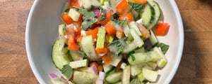 Photo de la Recette: Salade fraîche d'Été : Concombre, pomme verte, feta et menthe
