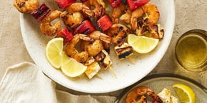 Photo de la Recette: Brochettes aux Crevettes Épicées, au Feta et au Melon d’eau