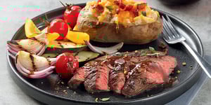 Photo de la Recette: Bavette de Boeuf au Vin Rouge et Épices à Steak