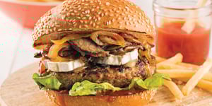 Photo de la Recette: Burger de Porc, Pomme et Confit d’Oignons
