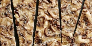 Pizza Blanche aux Champignons et Fromage Suisse