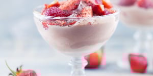 Mousse à la Fraise sur Nid de Meringue