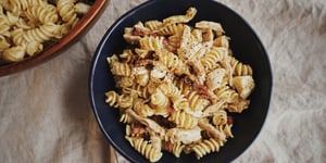 Photo de la Recette: Salade de Pâtes à la Dinde, Bocconcini, Pesto et Tomates Séchées