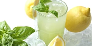 Limonade Pétillante au Citron et Basilic