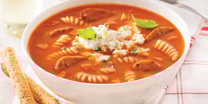 Soupe-repas aux Tomates, Pâtes et Saucisses