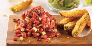 Photo de la Recette: Tartare de Boeuf au Bacon et Oignons Confits à la Bière Noire