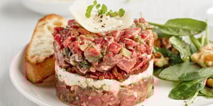 Photo de la Recette: Tartare de Boeuf Étagé, Tomates Séchées et Boursin