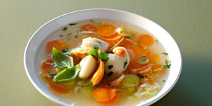Photo de la Recette: Bouillon de Saint-Jacques aux Herbes