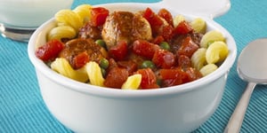 Boulettes de Poulet avec Tomates et Petits Pois