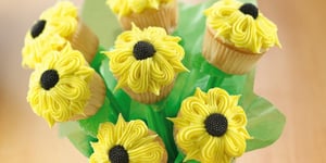 Bouquet de Petits Gâteaux en Tournesol